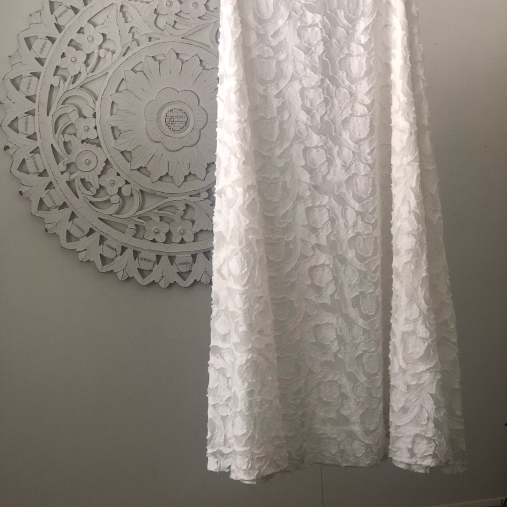L/XL 9/10 white lace 38inches long skirt